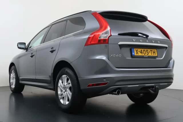 Volvo XC60 (2016) thumbnail 2