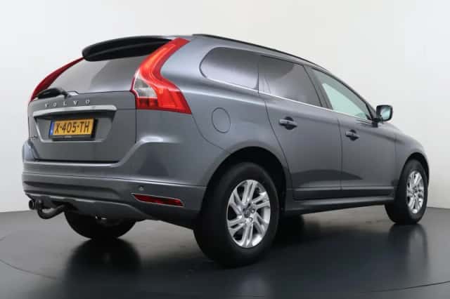 Volvo XC60 (2016) thumbnail 3