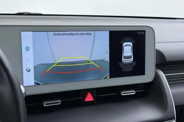 Hyundai Ioniq (2023) thumbnail 4