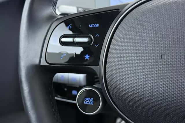 Hyundai Ioniq (2023) thumbnail 5