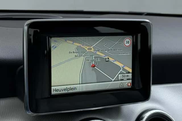 Mercedes-Benz CLA-Klasse (2013) thumbnail 6