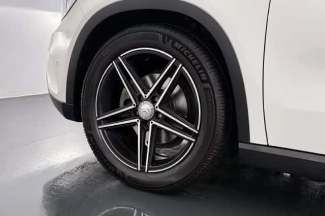 Mercedes-Benz GLA (2016) thumbnail 4