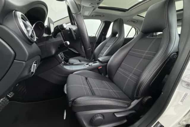Mercedes-Benz GLA (2016) thumbnail 6