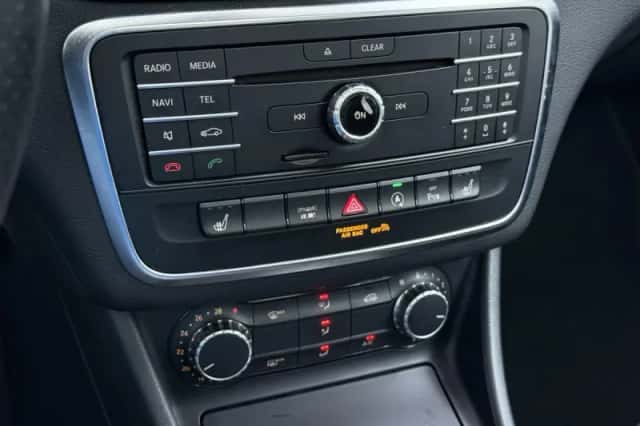 Mercedes-Benz GLA (2016) thumbnail 8