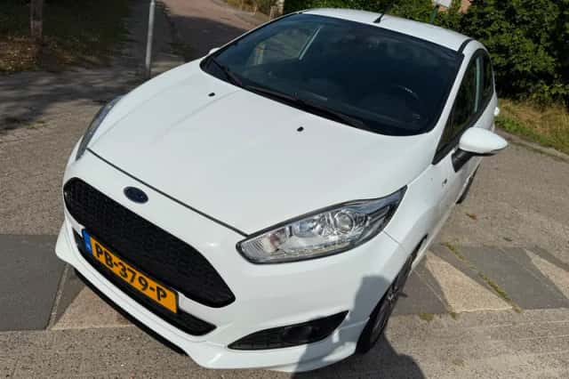 Ford Fiesta (2017) thumbnail 2