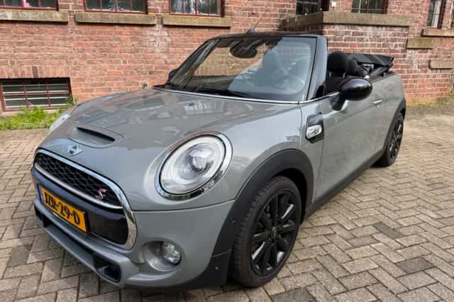 MINI Cabrio (2017) thumbnail 3