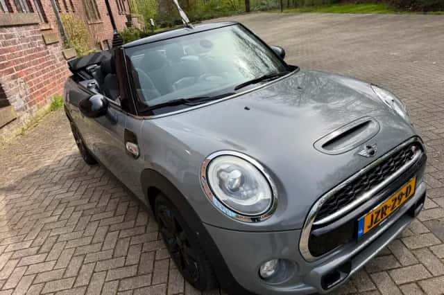 MINI Cabrio (2017) thumbnail 5