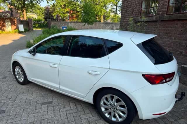 SEAT Leon (2016) thumbnail 3