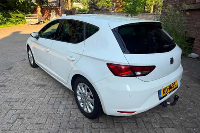 SEAT Leon (2016) thumbnail 4