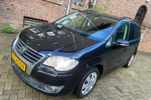 Volkswagen Touran (2010) thumbnail 1
