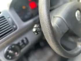 Volkswagen Touran (2010) thumbnail 13
