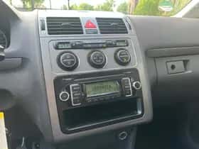Volkswagen Touran (2010) thumbnail 16