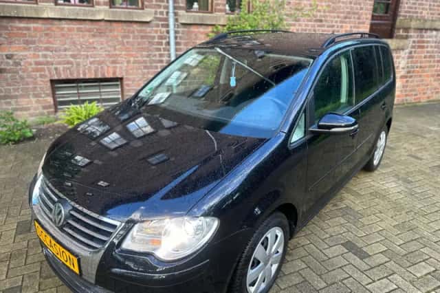 Volkswagen Touran (2010) thumbnail 3