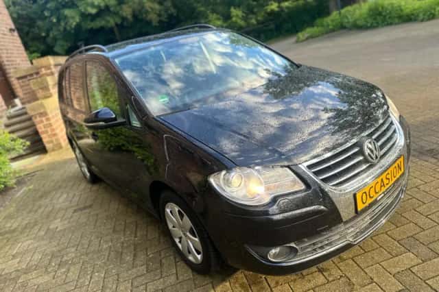 Volkswagen Touran (2010) thumbnail 4