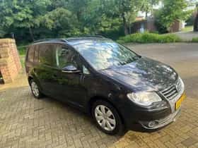 Volkswagen Touran (2010) thumbnail 6