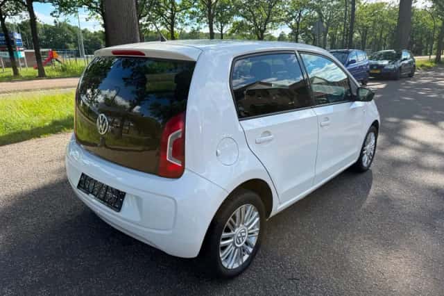 Volkswagen Up! (2014) thumbnail 2