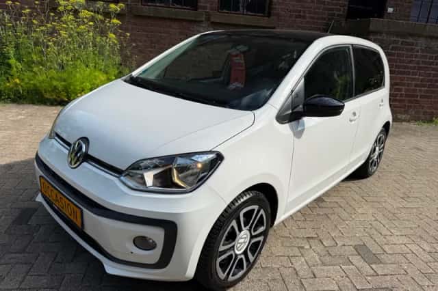 Volkswagen Up! (2019) thumbnail 2