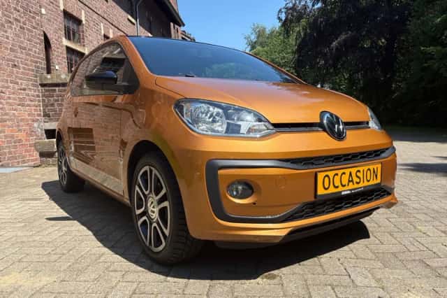 Volkswagen Up! (2018) thumbnail 2