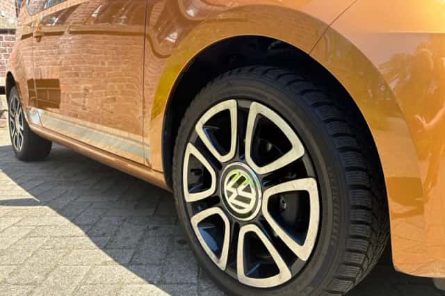 Volkswagen Up! (2018) thumbnail 3