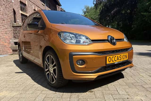 Volkswagen Up! (2018) thumbnail 5