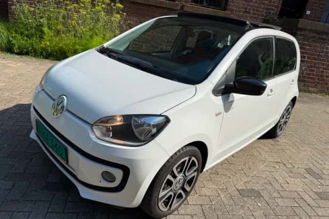 Volkswagen Up! (2014) thumbnail 1