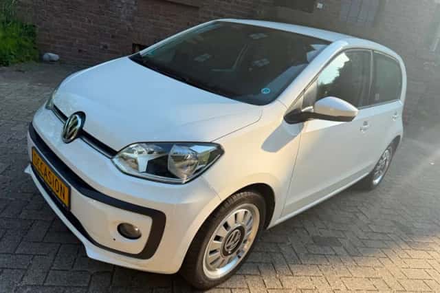 Volkswagen Up! (2017) thumbnail 1