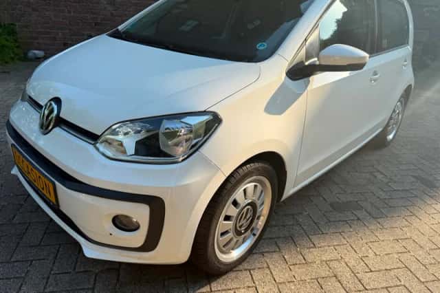 Volkswagen Up! (2017) thumbnail 2