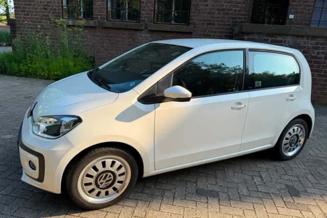 Volkswagen Up! (2017) thumbnail 6