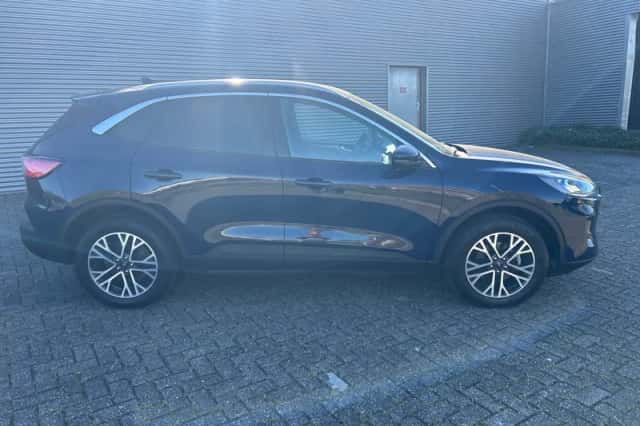 Ford Kuga (2023) thumbnail 1