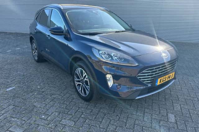 Ford Kuga (2023) thumbnail 2