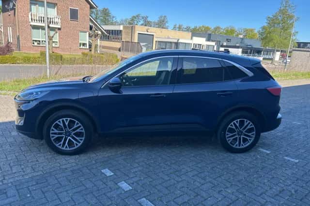 Ford Kuga (2023) thumbnail 5