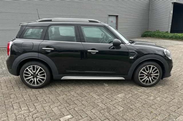 MINI Countryman (2017) thumbnail 1