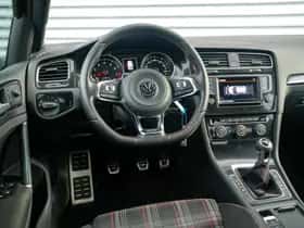 Volkswagen Golf (2016) thumbnail 4
