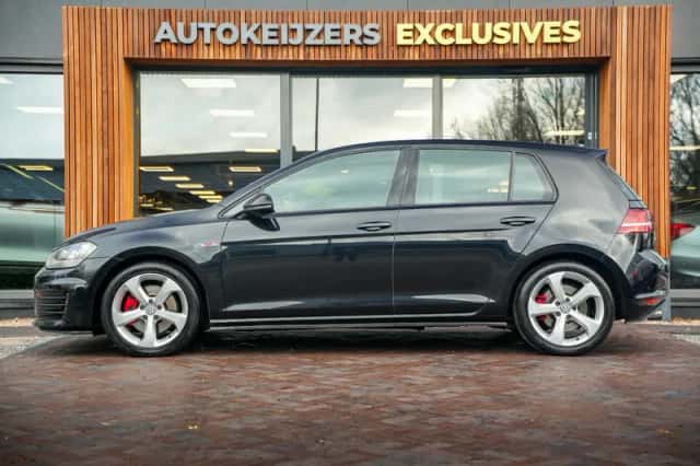 Volkswagen Golf (2016) thumbnail 5