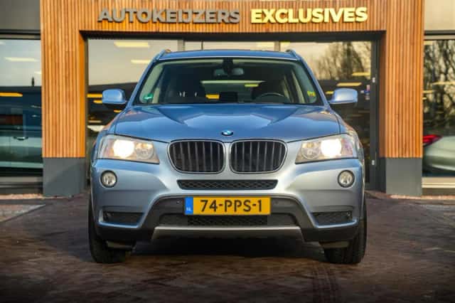 BMW X3 (2011) thumbnail 3