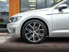 Volkswagen Passat (2015) thumbnail 12