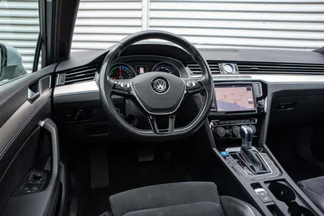Volkswagen Passat (2015) thumbnail 3