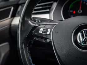 Volkswagen Passat (2015) thumbnail 21