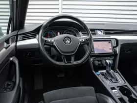 Volkswagen Passat (2015) thumbnail 4