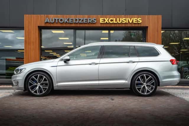 Volkswagen Passat (2015) thumbnail 5