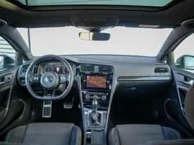 Volkswagen Golf (2017) thumbnail 2