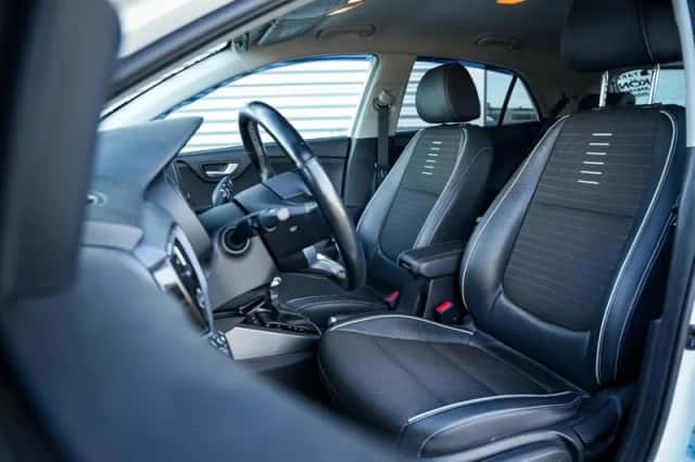Kia Rio (2020) thumbnail 4