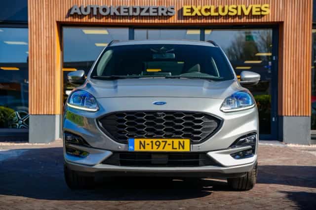 Ford Kuga (2021) thumbnail 3