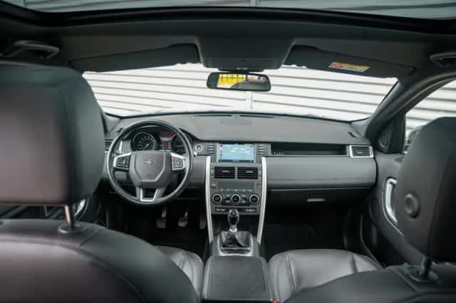 Land Rover Discovery Sport (2017) thumbnail 2