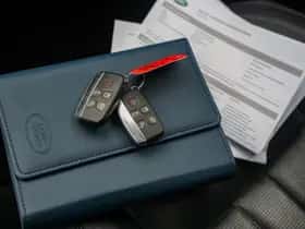 Land Rover Discovery Sport (2017) thumbnail 32
