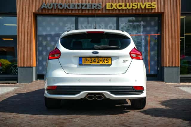 Ford Focus (2016) thumbnail 2