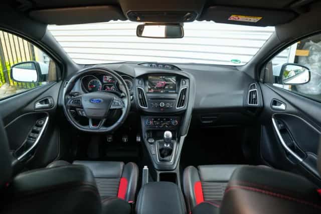 Ford Focus (2016) thumbnail 2