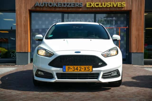 Ford Focus (2016) thumbnail 3