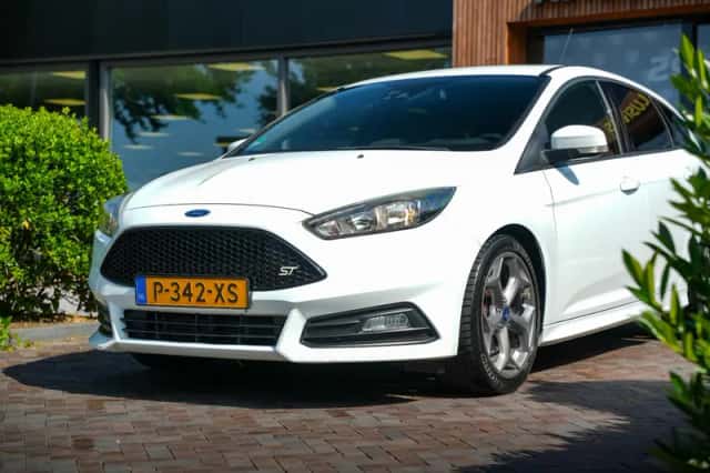 Ford Focus (2016) thumbnail 3