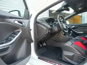 Ford Focus (2016) thumbnail 3